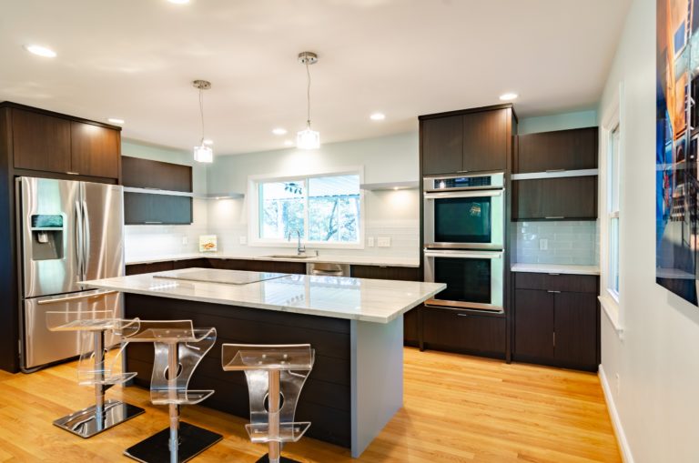 an-edmonton-kitchen-rennovation-that-includes-an-island